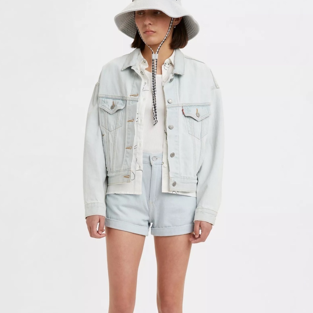 NWOT Levi’s Light Wash A-Line Mom Shorts